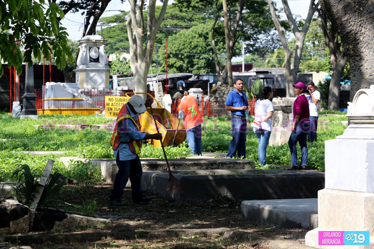 Alcaldía de Managua garantiza cuido y limpieza permanente en cementerios de la capital